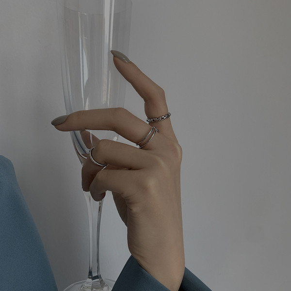 Kolmest naiste sõrmust koosnev komplekt tavaline mudel