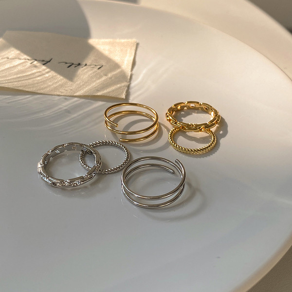 Kolmest naiste sõrmust koosnev komplekt tavaline mudel