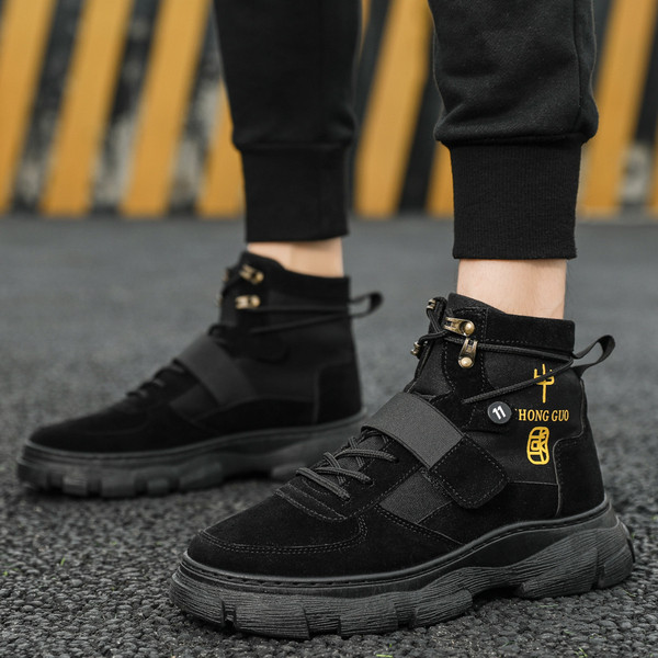 Talvised kleebiste ja paeltega meeste saapad