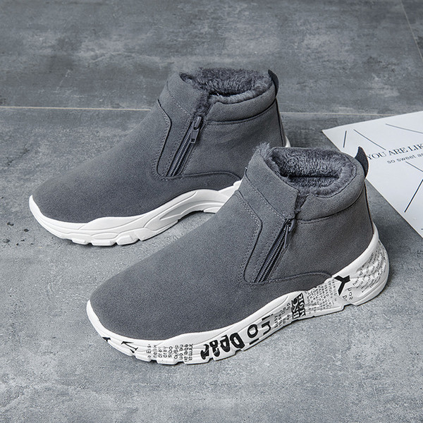 Öko-seemisnahast meeste talvejalatsid, mille talla peal on kirjad