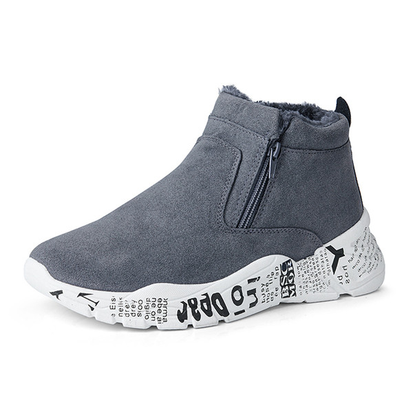 Öko-seemisnahast meeste talvejalatsid, mille talla peal on kirjad