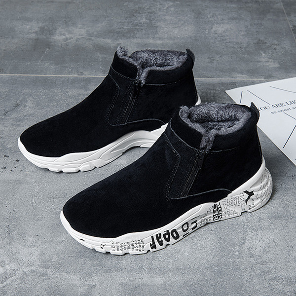 Öko-seemisnahast meeste talvejalatsid, mille talla peal on kirjad