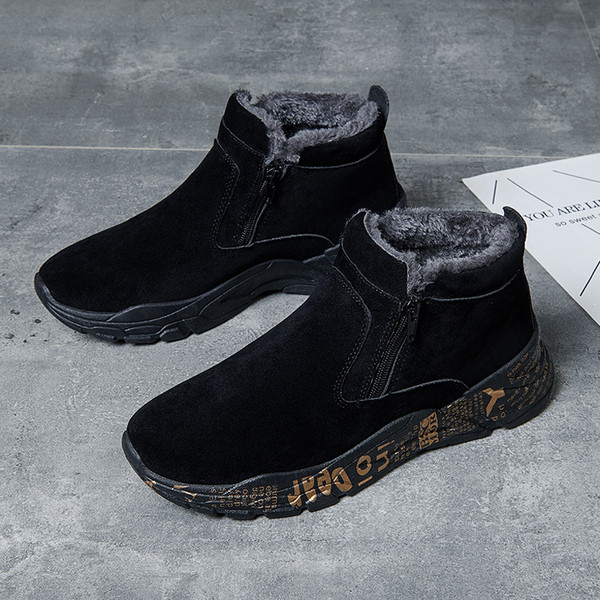 Öko-seemisnahast meeste talvejalatsid, mille talla peal on kirjad