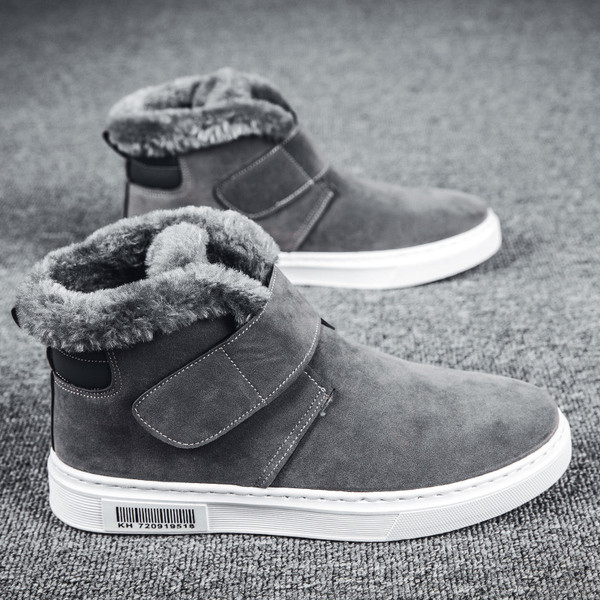 Új téli férfi cipőmodell puha béléssel és foltokkal