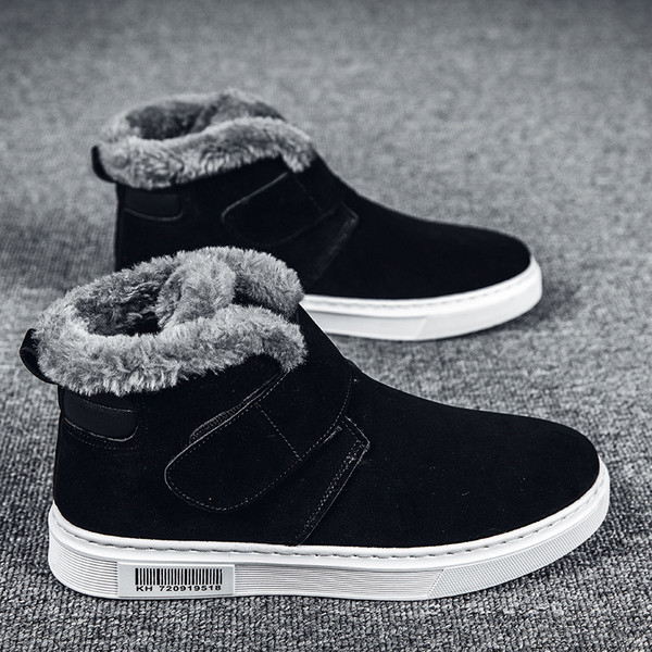 Új téli férfi cipőmodell puha béléssel és foltokkal