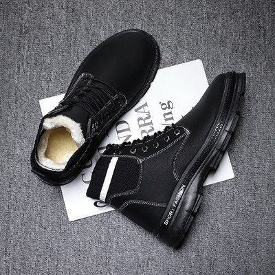 Meeste nahast saapad tekstiilist osa ja kirjadega