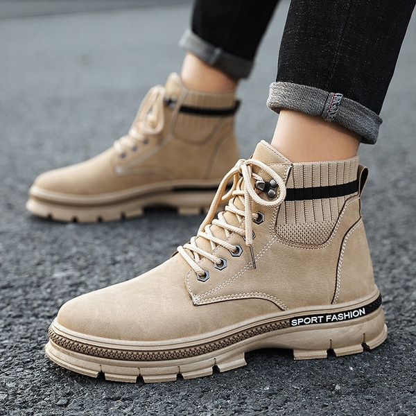 Meeste nahast saapad tekstiilist osa ja kirjadega