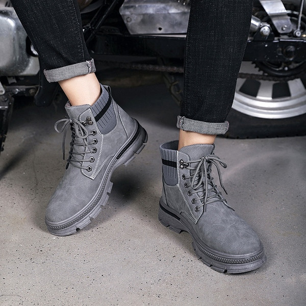 Meeste nahast saapad tekstiilist osa ja kirjadega