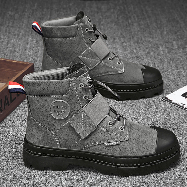 Öko bőrből készült téli férfi csizma fűzővel és matricával