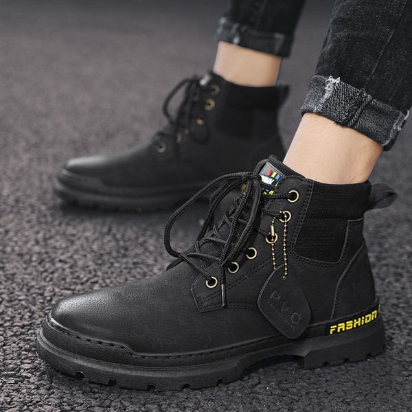 Lapos talpú és fűzős téli férficipő