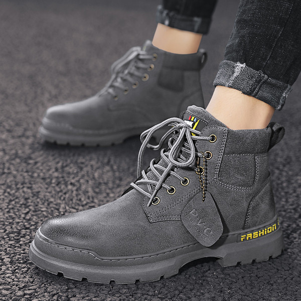 Lapos talpú és fűzős téli férficipő