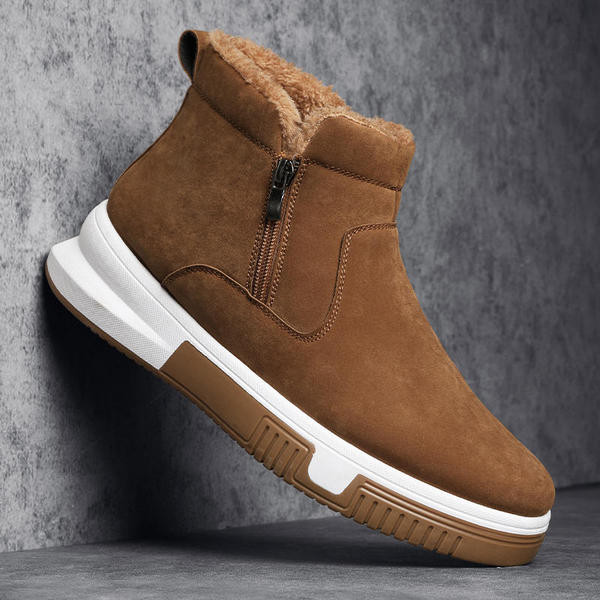 Novi model zimskih čizama sa patentnim zatvaračem i ravnim đonom