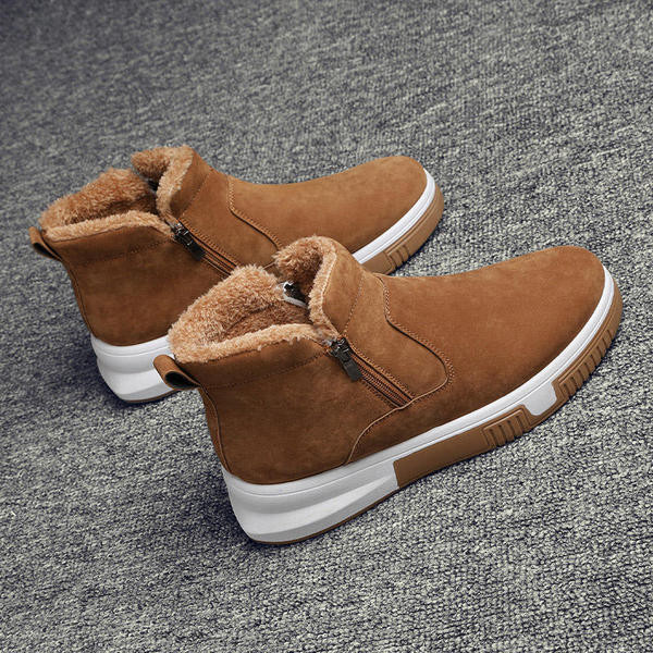 Novi model zimskih čizama sa patentnim zatvaračem i ravnim đonom