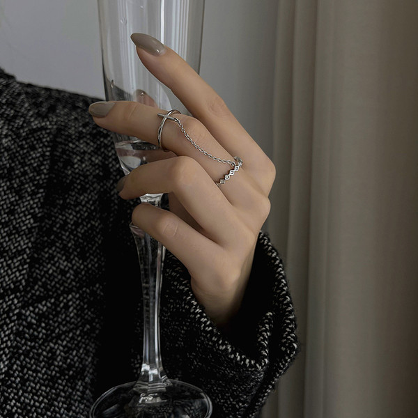 Aktuális női gyűrű díszkövekkel