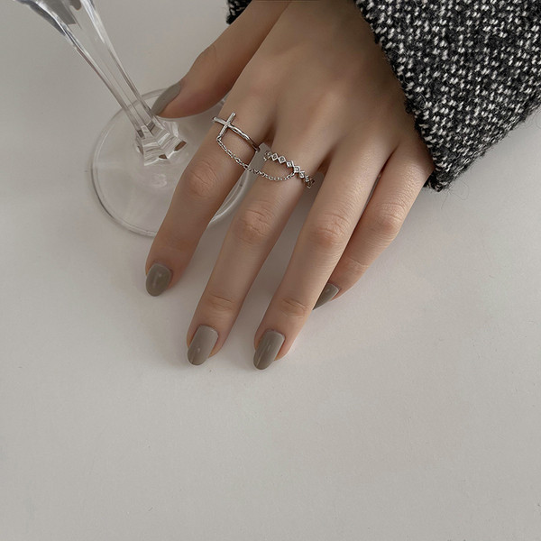 Aktuális női gyűrű díszkövekkel