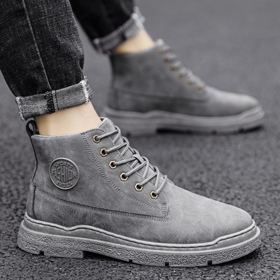 Öko-nahast sügissaapad paelte ja embleemiga