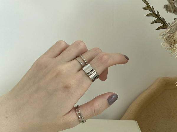 Naiste moodne kolmest sõrmust koosnev komplekt