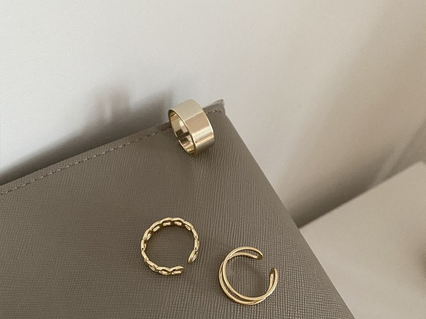 Naiste moodne kolmest sõrmust koosnev komplekt