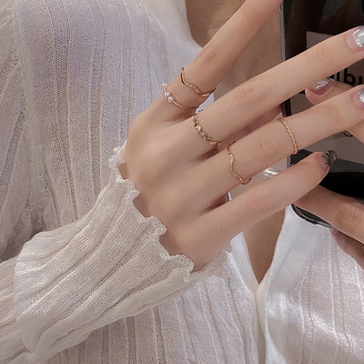 Модерен комплект от дамски пръстени с декоративни перли
