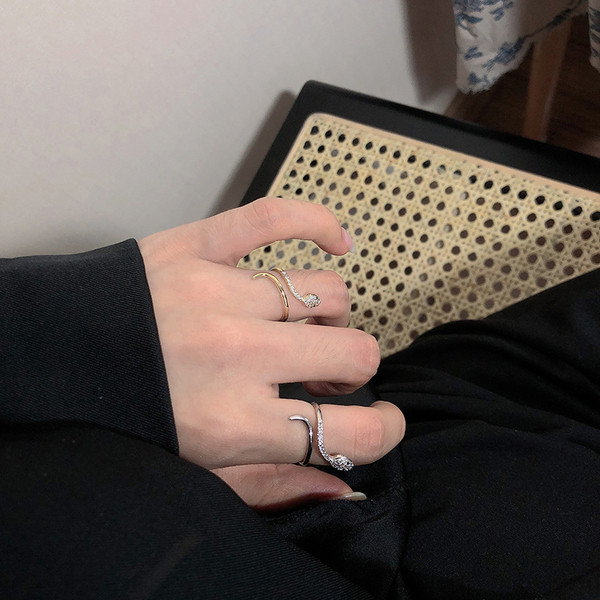 Stiilne kivikestega naiste sõrmus