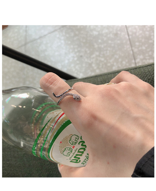 Stiilne kivikestega naiste sõrmus