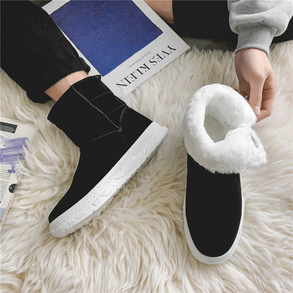 Moodsad kolmes värvitoonis sooja voodri ja lameda tallaga talvesaapad