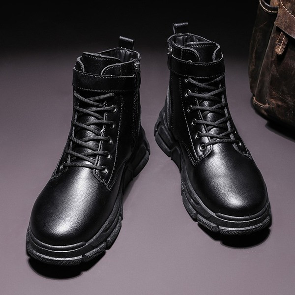 Aktuális eko bőrből készült férfi csizma durva talppal és fűzővel