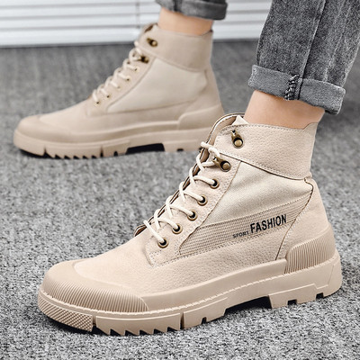 Modern férfi csizma felirattal, durva talppal