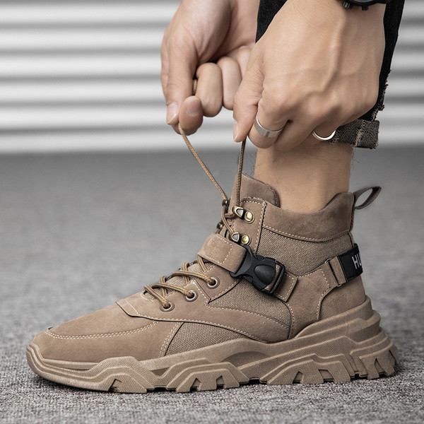 Modern őszi csizma durva talppal, öko velúrból