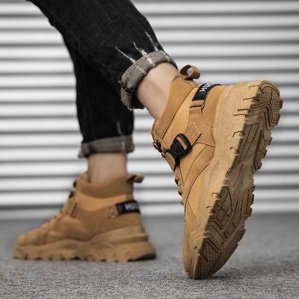 Modern őszi csizma durva talppal, öko velúrból