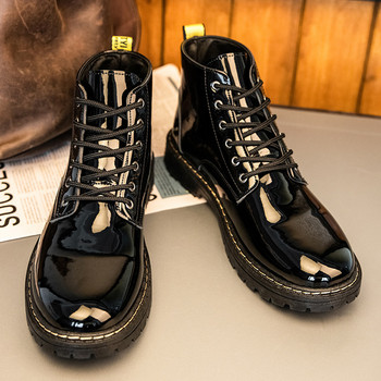 Ανδρικές μοντέρνες μπότες σε μαύρο χρώμα με κορδόνια