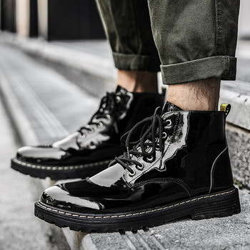 Ανδρικές μοντέρνες μπότες σε μαύρο χρώμα με κορδόνια