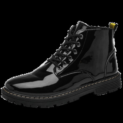 Ανδρικές μοντέρνες μπότες σε μαύρο χρώμα με κορδόνια