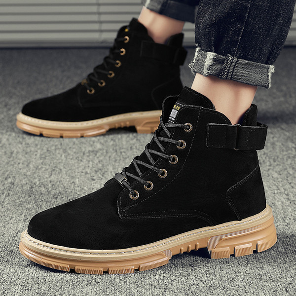 Meeste ökonahast paeltega saapad