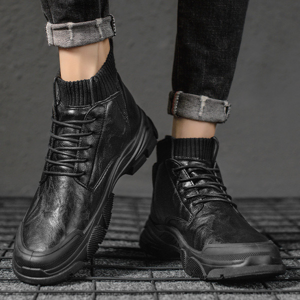 Öko-nahast meeste sügissaapad pahkluu juures