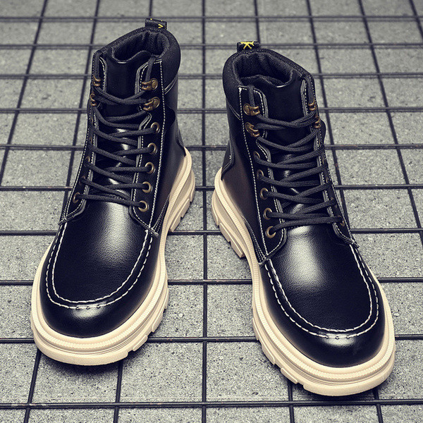 Meeste mustad paeltega kunstnahast saapad