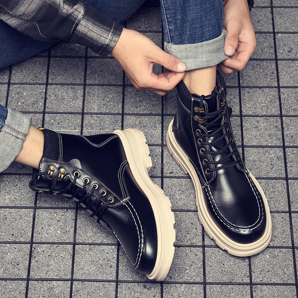 Meeste mustad paeltega kunstnahast saapad