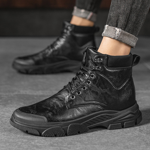 Durva talpú és fűzős férfi csizma