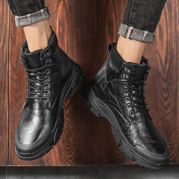 Durva talpú és fűzős férfi csizma