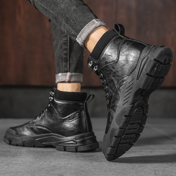 Durva talpú és fűzős férfi csizma