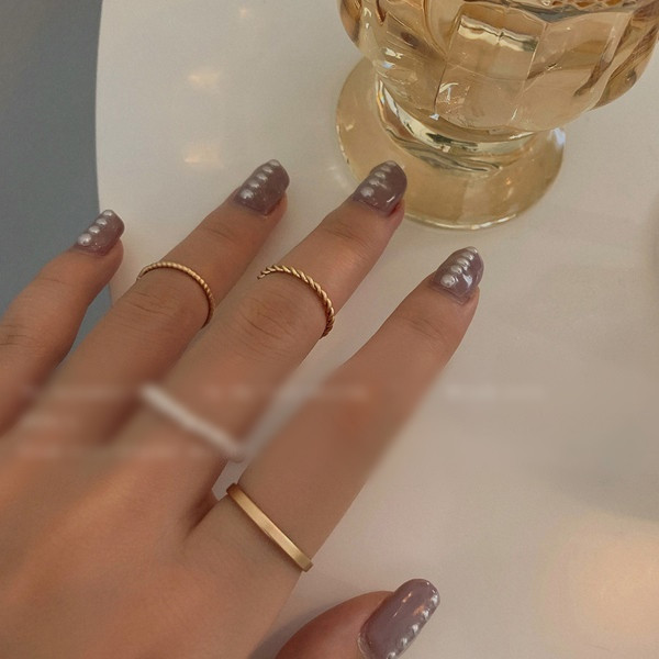 Praegune naiste sõrmuste komplekt tavaline mudel