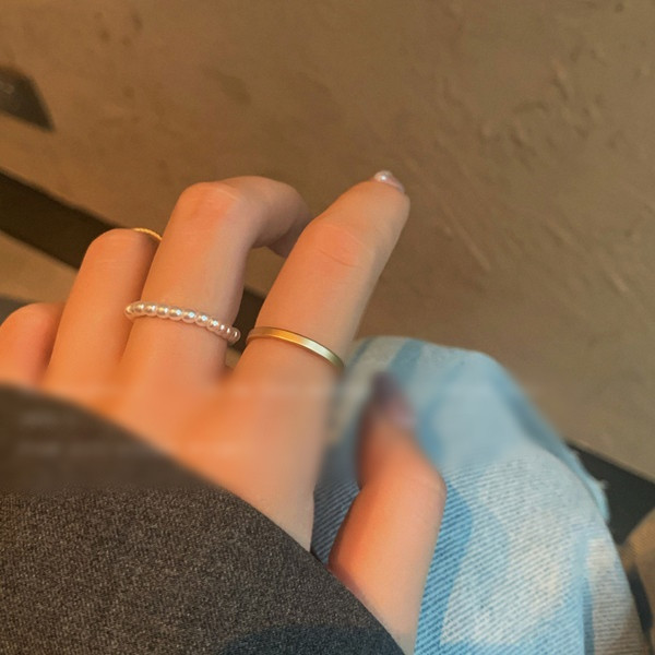 Praegune naiste sõrmuste komplekt tavaline mudel