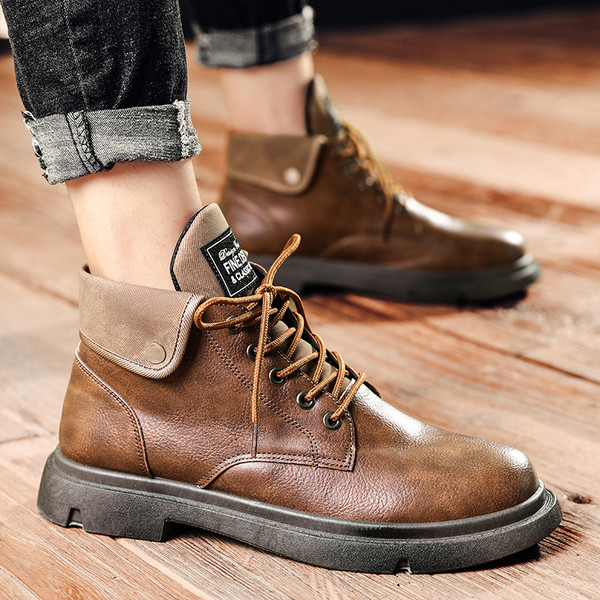 Öko-nahast moodsad paelte ja lameda tallaga meeste saapad