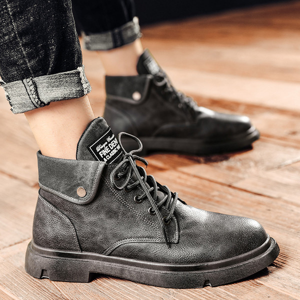 Öko-nahast moodsad paelte ja lameda tallaga meeste saapad