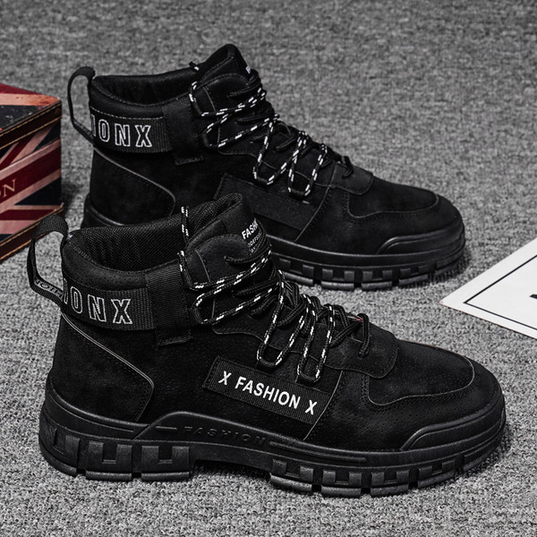 Talvised paelte ja kirjaga meeste saapad