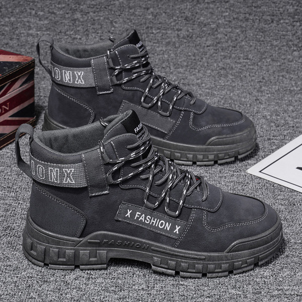 Talvised paelte ja kirjaga meeste saapad