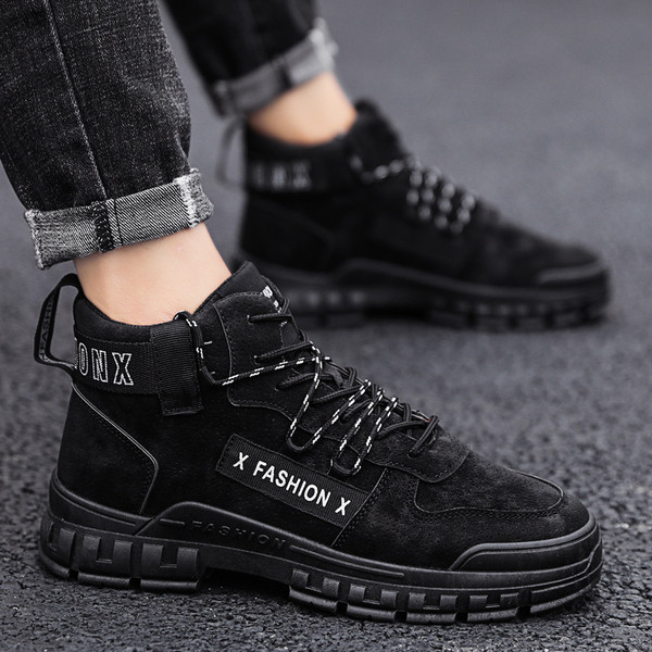 Talvised paelte ja kirjaga meeste saapad