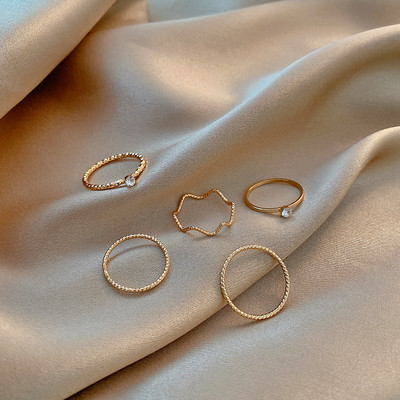 Модерен комплект от дамски пръстени с декоративен камък