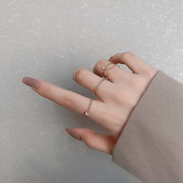 Moodne dekoratiivkiviga naiste sõrmuste komplekt