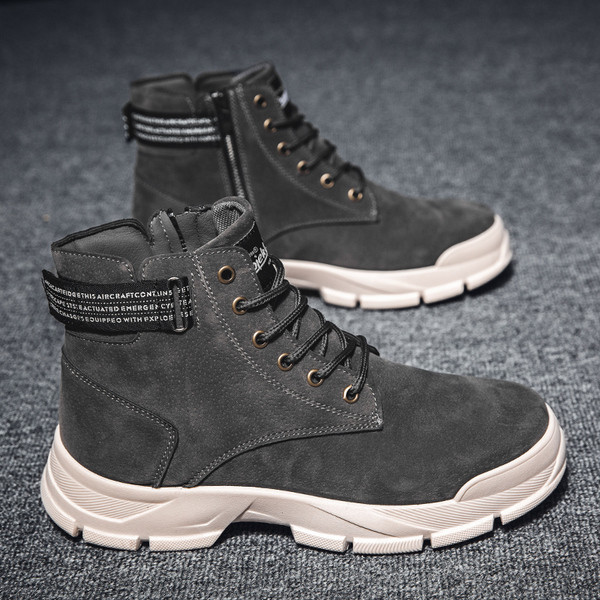 Paelte ja lukuga meeste spordisaapad